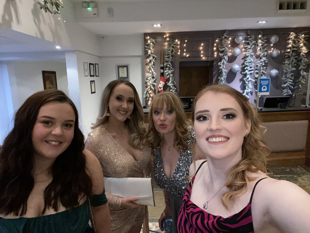 CaitlinSmith069's tweet photo. Christmas night out complete ! It’s officially my holidays ! #3weeksoff #holidays #relax #Christmas https://t.co/7Rok6DPm55