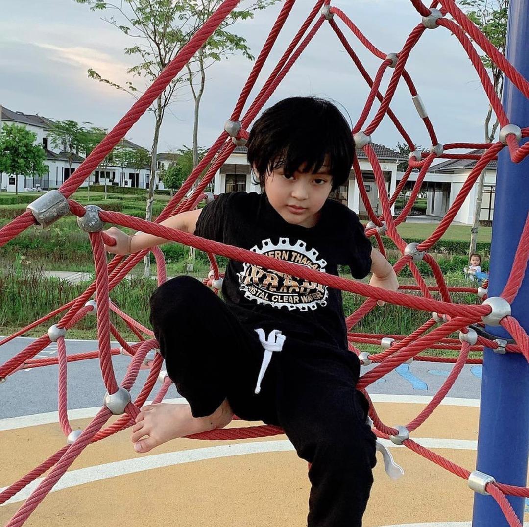 Chris8188's tweet photo. Has many reasons to be happy because I got the soul next to my heart ❤️❤️ love you son❤️ https://t.co/6z2MzwIO2V