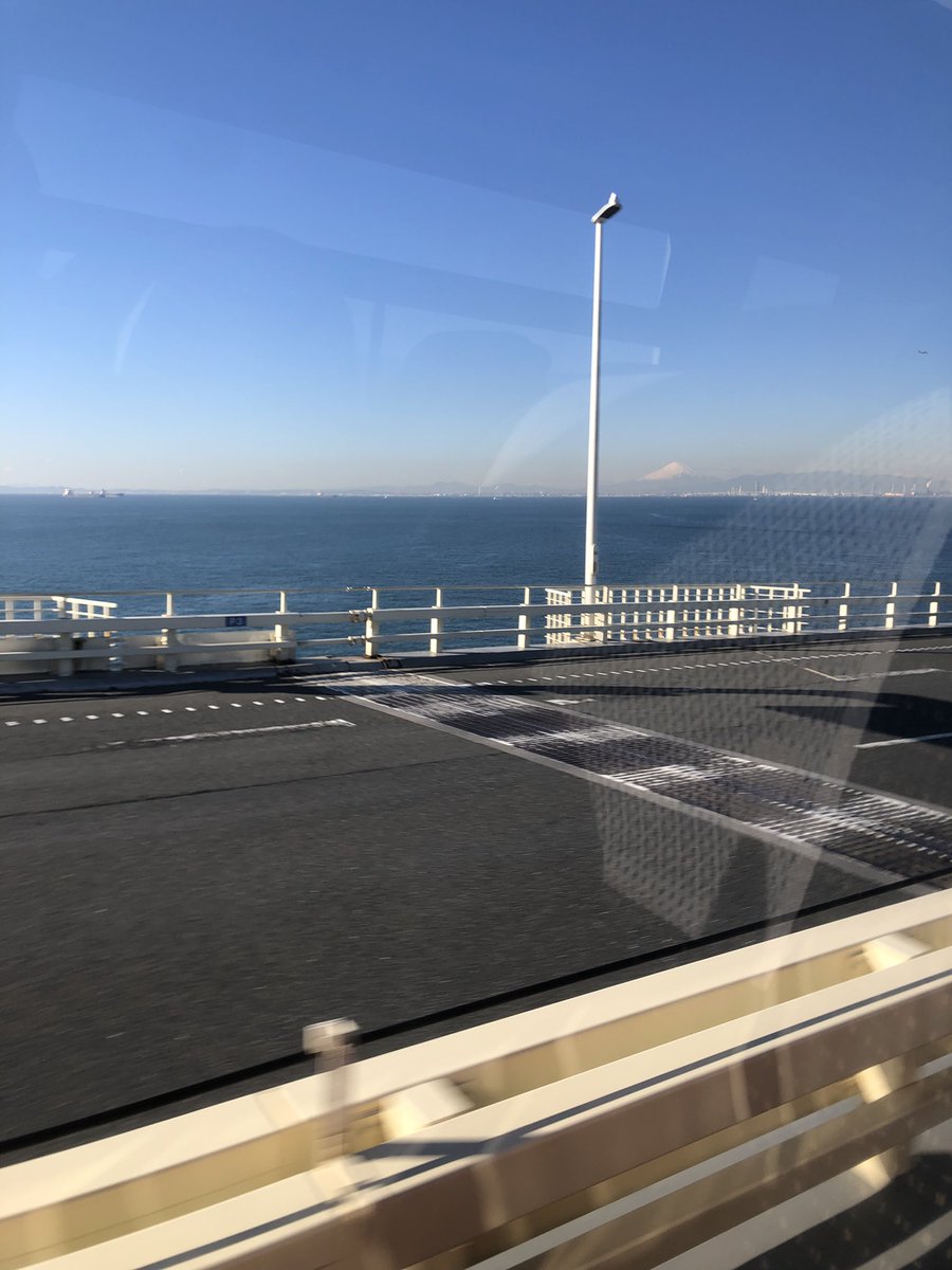 CvMv22's tweet photo. アクアライン景色よきでした。 https://t.co/EBqabAwMMN