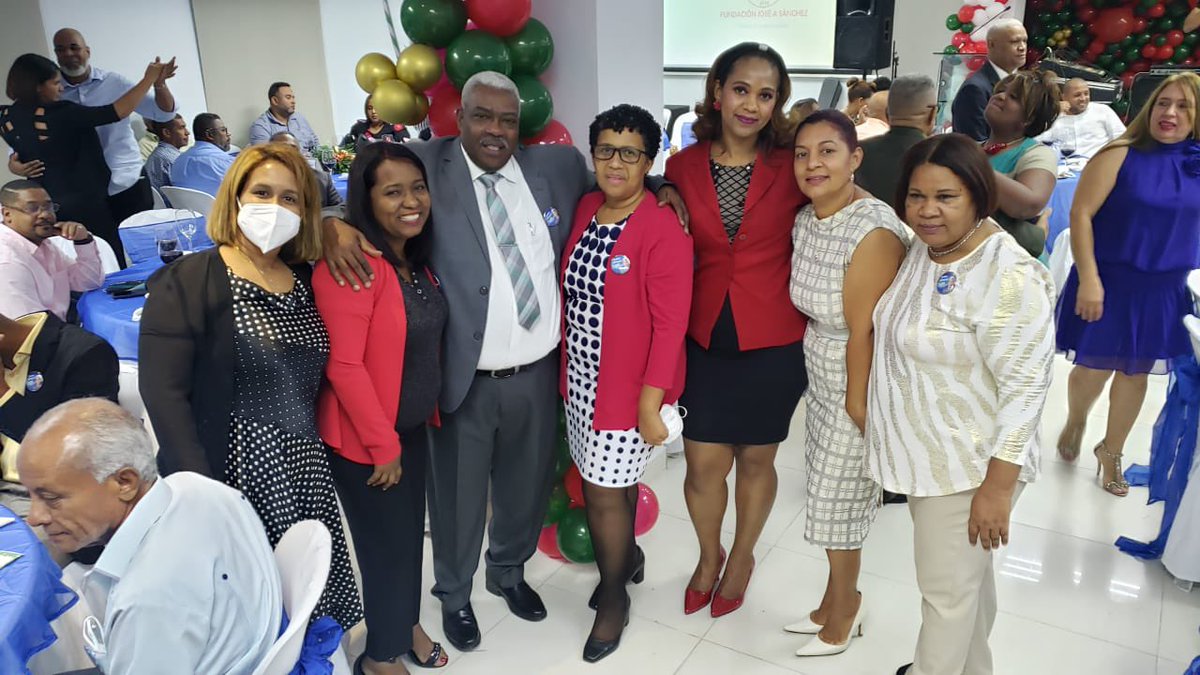 Estoyconsanchez's tweet photo. El Presidente de la Fundación José Sánchez, y precandidato a la presidencia del partido Revolucionario Moderno (PRM) por el MSDE), realizó una majestuosa fiesta Navideña en el Salón de eventos de la cooperativa de maestros (Coopnama). Para agasajar a todos sus miembros. https://t.co/32z9k6Qrhz