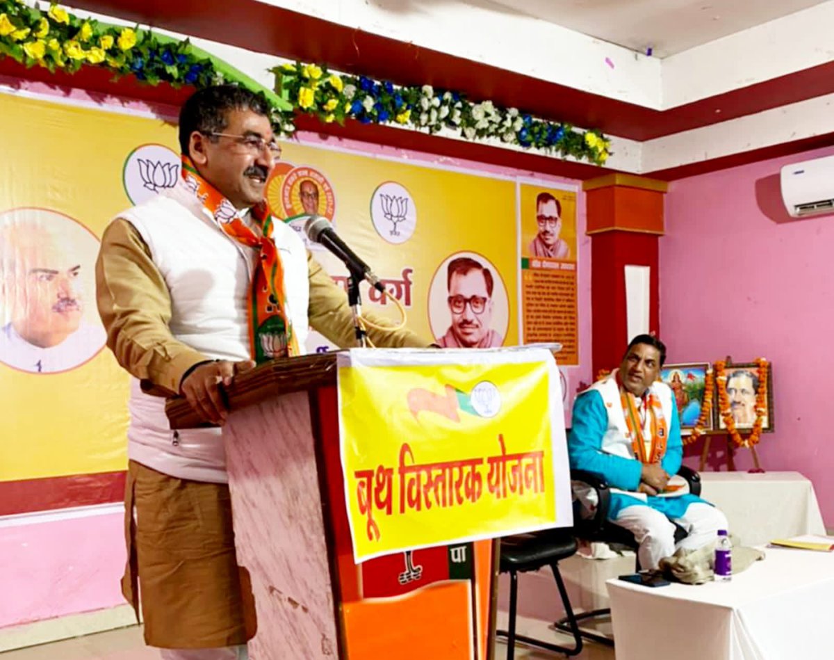 HitanandSharma's tweet photo. भारतीय जनता पार्टी जिला श्योपुर द्वारा आयोजित तीन दिवसीय #जिला_प्रशिक्षण_वर्ग  में शामिल होकर कार्यकर्ताओ से संवाद किया।

इस अवसर पर जिलाध्यक्ष श्री सुरेंद्र जाट ,जिला प्रभारी श्री राधेश्याम पारीक,श्री दुर्गा लाल विजय डॉ गोपाल आचार्य एवं कार्यकर्ता उपस्थित रहें। @BJP4MP https://t.co/FnQTo9kKZs