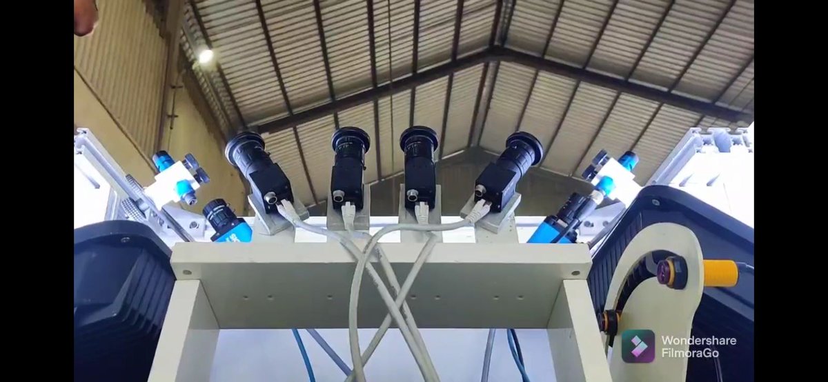 RailMinIndia's tweet photo. An Artificial Intelligence based Loco inspection system is commissioned yesterday in Mumbai Division. 
It will provide comprehensive inspection of loco, the sides, underframe &amp; the roof. It will save manpower and improve effective loco outage. https://t.co/LEncEcybKH