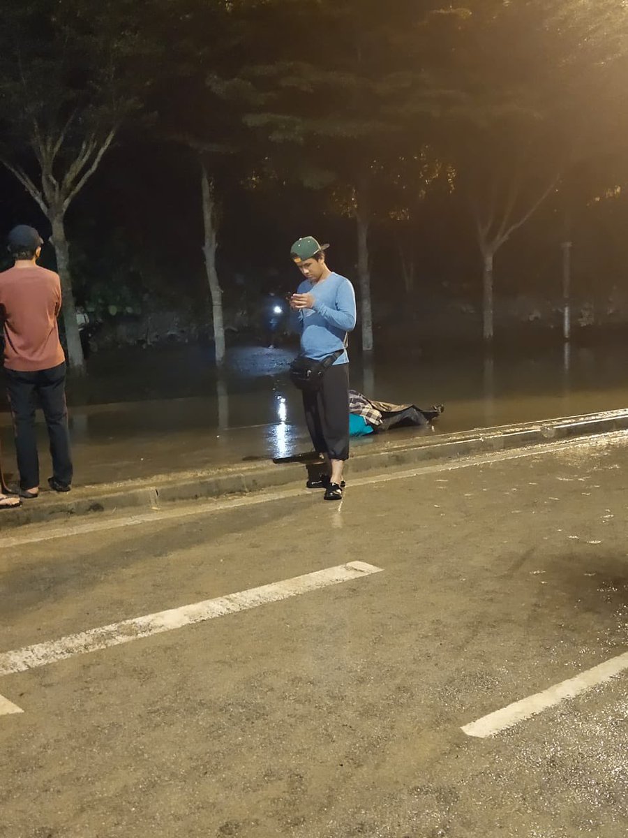 aqilah4lim's tweet photo. Seksyen 22 air surut dorang jumpa mayat pula 😭😭😭 ya Allah kesiannya https://t.co/Bz8GOerulv