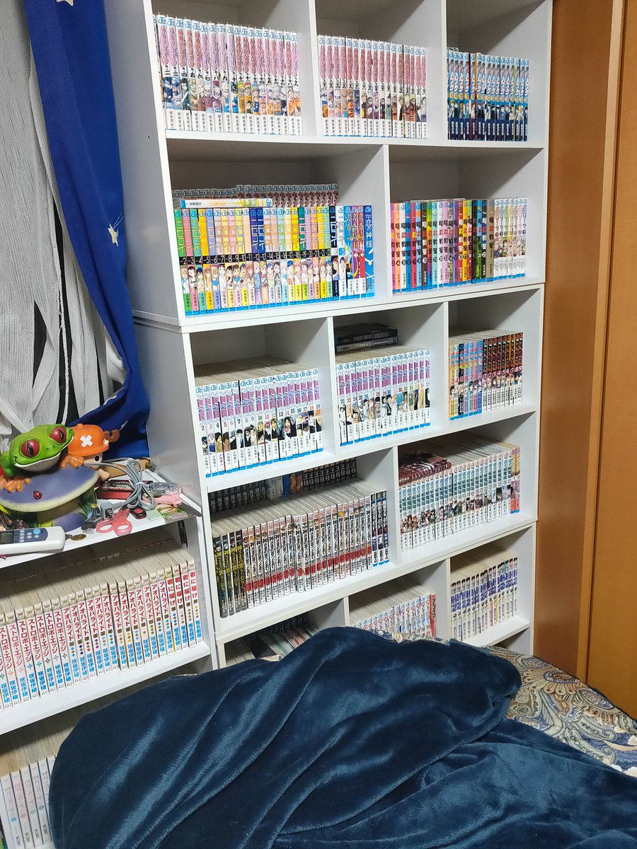 kuon__comic's tweet photo. 自己紹介(3回目)

名前:紅遠
漫画総数:2500越え
好きな漫画:NARUTO、涼風、暗殺教室、神さまの言うとおり

本棚がベットとがん被りしてるけど、気にしないでください
フォロバ100%です!(変な垢じゃなければ)
どんどんとフォローやコメしてください!
#自己紹介 #漫画好きと繋がりたい
#漫画好き https://t.co/aPyDCUbRm5