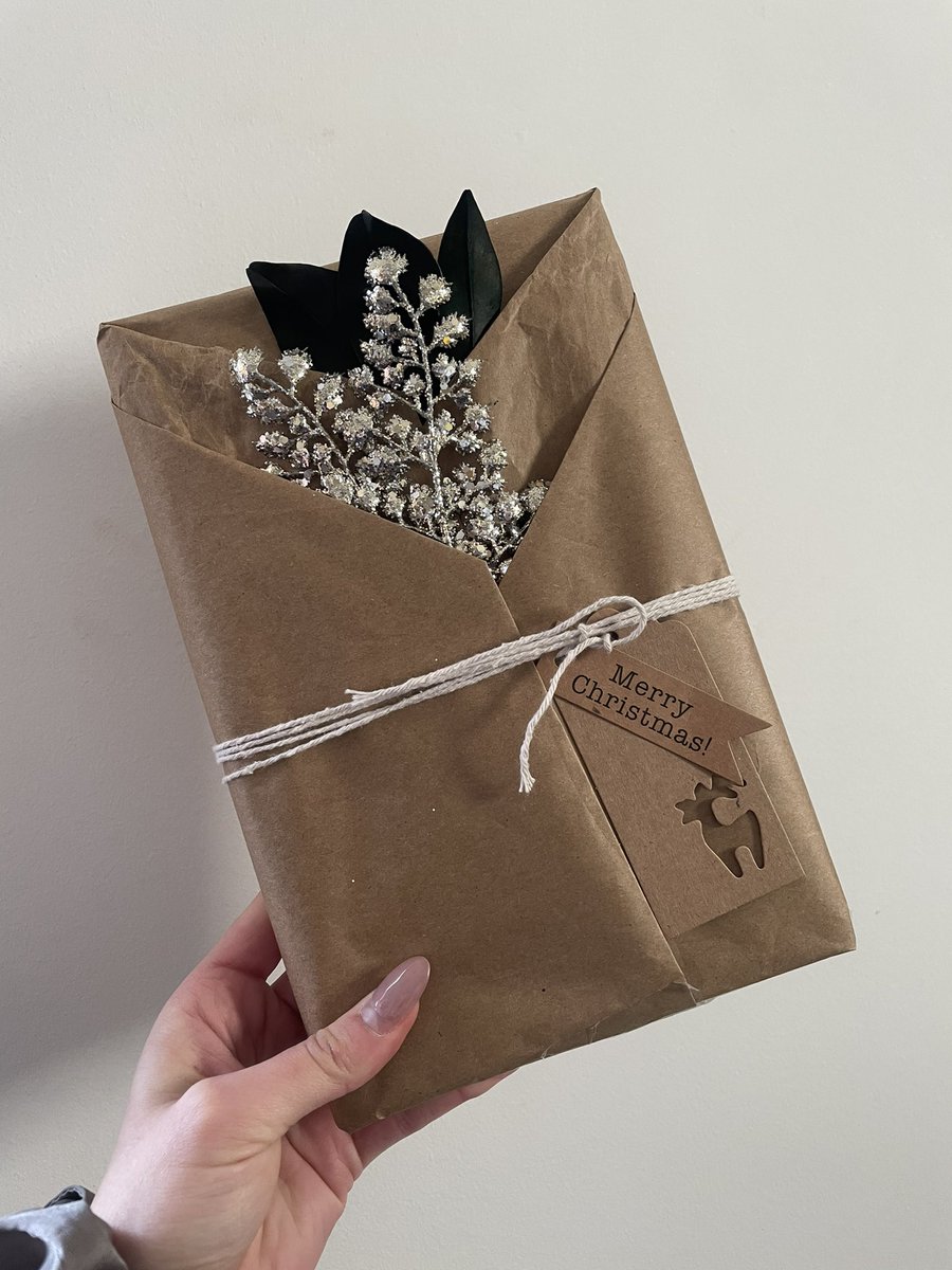 This year I’ve indulged in super fancy wrapping inspired by Pinterest cause I’m locking down myself to make sure I don’t get Covid ahead of Christmas and boy do I have time. 15 mins per gift? No problem