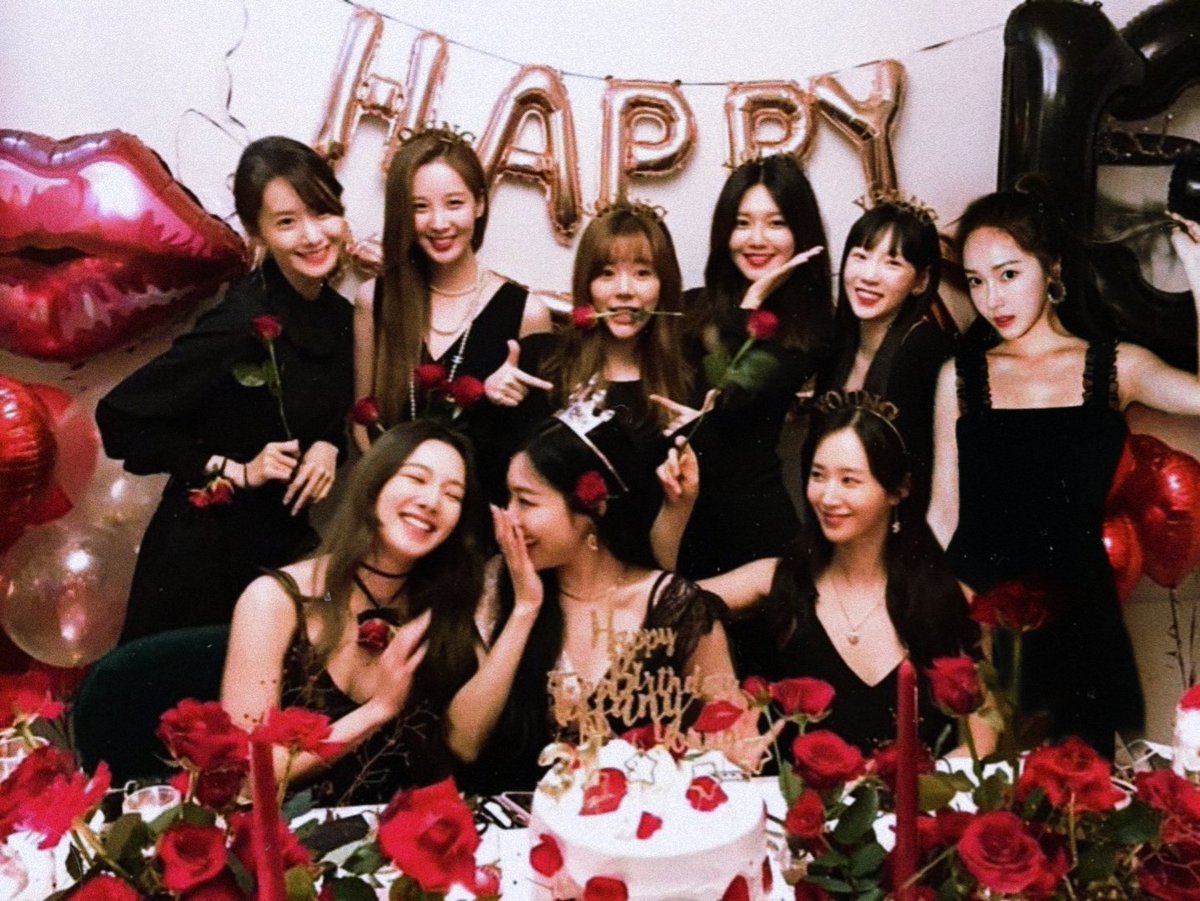 SOSHIALITA's tweet photo. Happie 67th monthsary forever young ladies🖤🥀

[ @yoonarz @jennietyjane @bpjewnz @yee2ri @JSY89JC @wawtanabe @ireneyy ] https://t.co/k2RZINBJg9