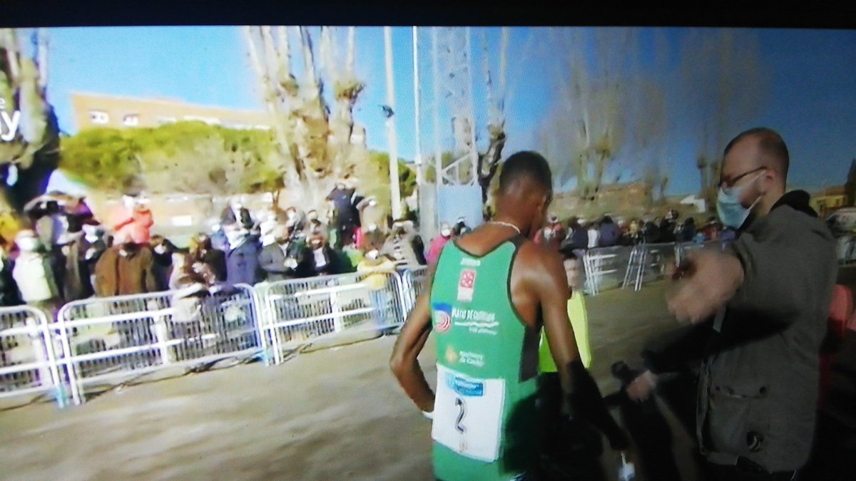 Rodrige Kwizera 🇧🇮 suma una nueva victoria en este 2021 tras imponerse al sprint del Cross de <a href="/ventadebanos/">crossventadebanos</a> al etíope Melak 🇪🇹. 🥉 ha sido Albert Chemutai 🇺🇬.

Por su parte, 🥇 <a href="/Charlieatle/">Carlos Mayo Nieto</a> (5º) ha sido el mejor 🇪🇸 por delante de 🥈 <a href="/1994Nassim/">Nassim Hassaous Garcia</a> (6º) y 🥉 <a href="/adelmechaal/">Adel Mechaal</a> (7º)