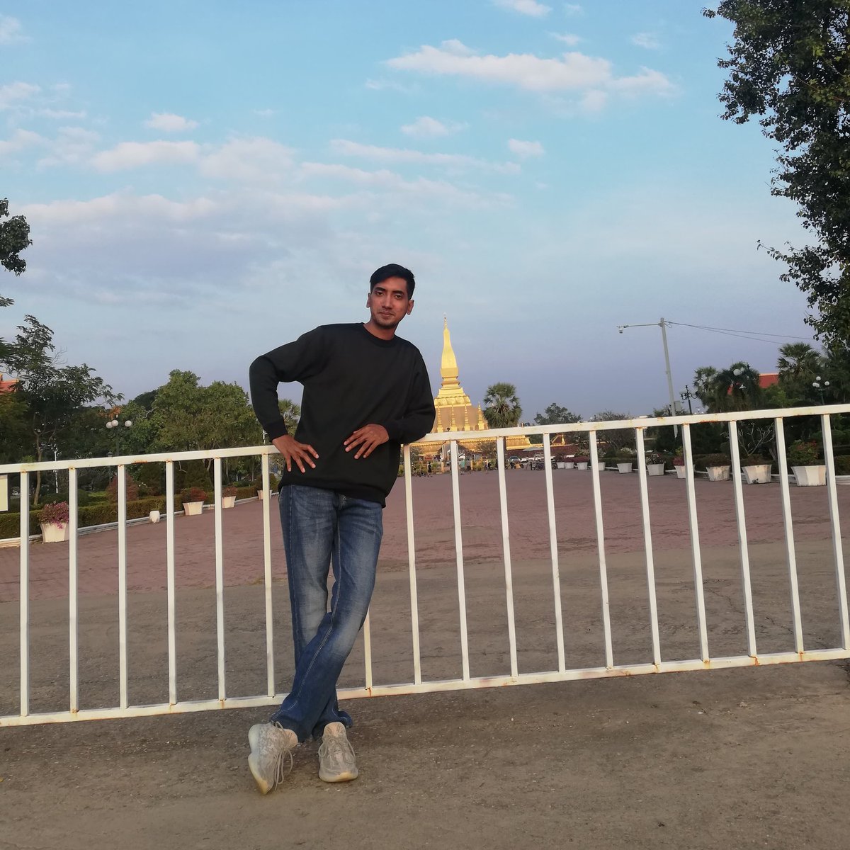 Aniksvlog's tweet photo. #NewProfilePic
I wish to travel each country in the world. but not enough money in my pocket.(There is no limit to desire)🏰🏩🏢💒🏬🕋🕌🕍⛩️🛕⛪🗽🗼🌉🌁🌐 https://t.co/2HKh4Rq4HI