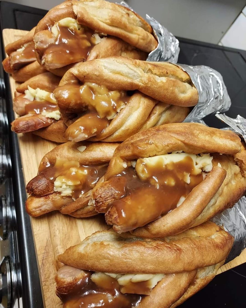WHATSFORDlNNER's tweet photo. Sausage, Mash and Gravy Yorkshire Pudding Wrap https://t.co/T31IMkNJs7