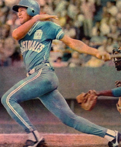 GHNordelo5's tweet photo. Hoy cumple 70 años un grande entre los grandes, león de leones, peloterazo, caballero dentro y fuera del terreno, ‘el hombre de Edmonton’ (¡que es del Cerro!), el máscara azul, el eterno #31: Pedro Medina. ¡Muchas felicidades Profe! #CubaVive #Cuba #CDRCuba #SomosDelBarrio https://t.co/s6zhJHHfdj