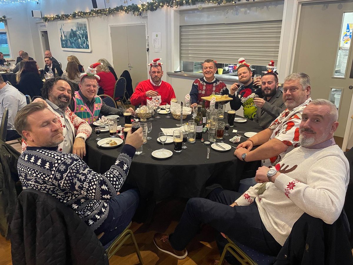 brynsavage's tweet photo. Rugby Christmas Lunch with no Rugby!! A slimmed down only 50 of us due to poxycom, but we soldiered on!! Thanks to @hertfordrfc with the difficult circumstances.. @HighOakHORS #HORSTours 🎄💪👌 x https://t.co/Mi5T2NcC0V