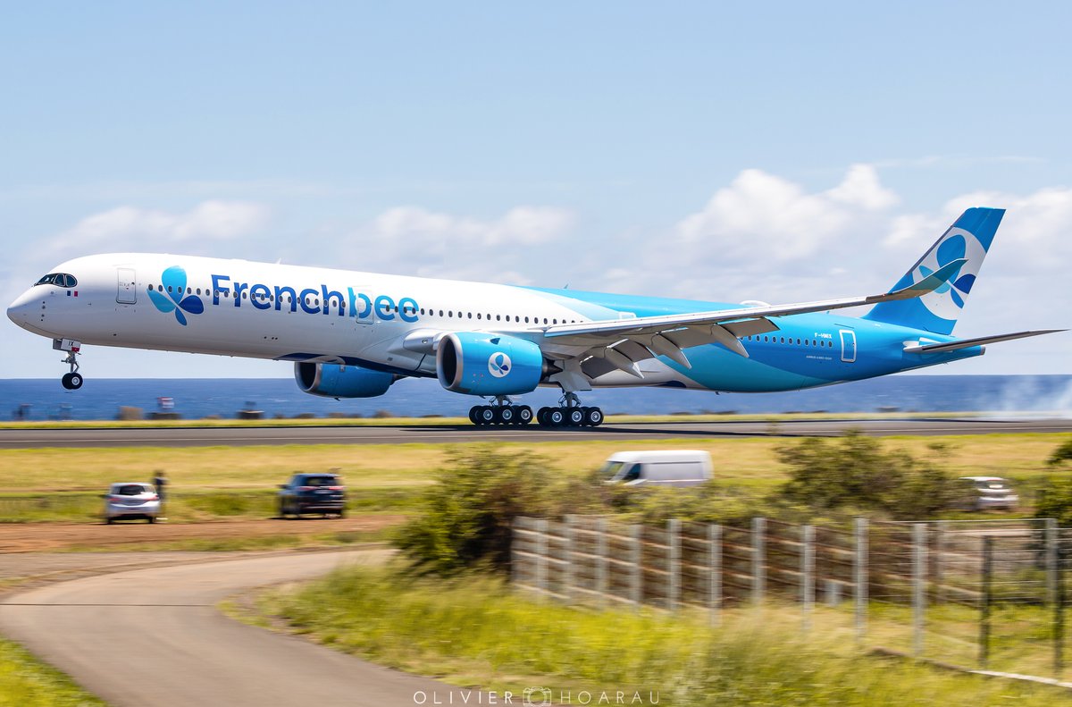 OlivierHoarau's tweet photo. 🇫🇷 Meeting with #FHMIX, the first #A3501000 of @flyfrenchbee this morning for the first commercial flight from #Paris to #LaReunion 😍
#Airbus #A35k #FrenchBee #A350 #Aircraft✈️ https://t.co/zy7v5KqrLJ