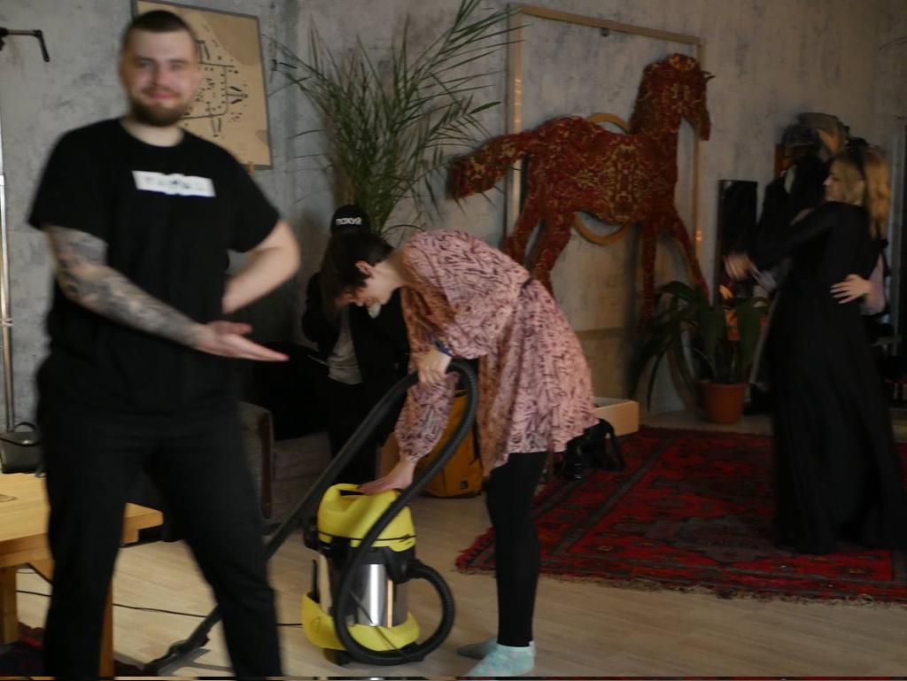 Указал <a href="/tirannozavrsex/">узкоёблая падла</a> её место.