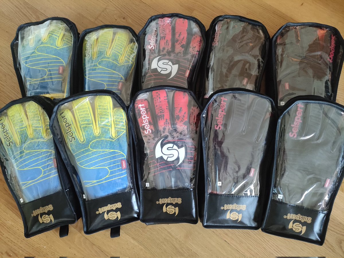 Melnichenko_99's tweet photo. As always, delivery day is best day! Thank you @selsport ! 👐😃⚽ https://t.co/N2VwVmS0on