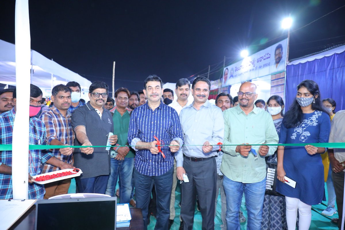 PranayrajV's tweet photo. తెలంగాణ ప్రభుత్వ ఐటీ శాఖ ముఖ్య కార్యదర్శి జయేశ్ రంజన్ గారి చేతులమీదుగా తెలుగు వికీపీడియా స్టాల్ ప్రారంభోత్సవం..!

34వ హైదరాబాద్ పుస్తక మహోత్సవం,
తెలంగాణ కళాభారతి మైదానం,
హైదరాబాద్.

@tewikipedia
@KTRTRS @MinisterKTR @DigitalMediaTS https://t.co/jvbmxD4MEC
