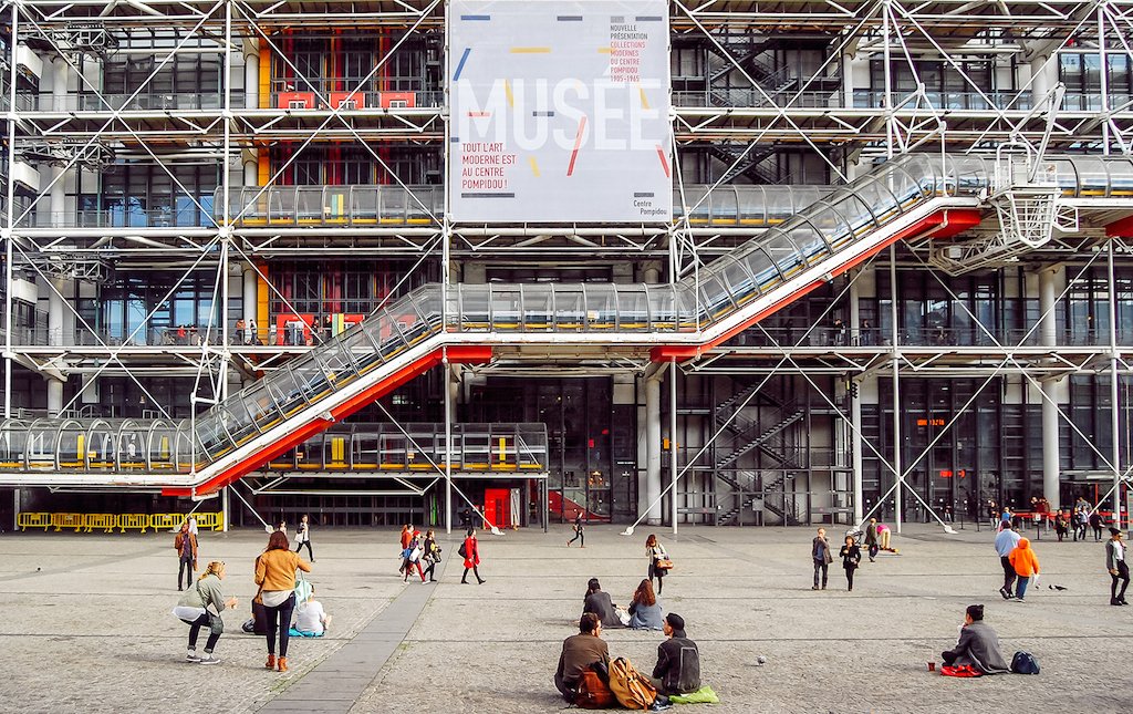 DesignFizz's tweet image. RIP #RichardRogers, the legendary British architect behind some of the world&apos;s most memorable buildings, including 1977&apos;s Centre Pompidou in Paris (co-created with Renzo Piano) with its futuristic inside-out design revealing its inner workings. One of the greats. #architecture
