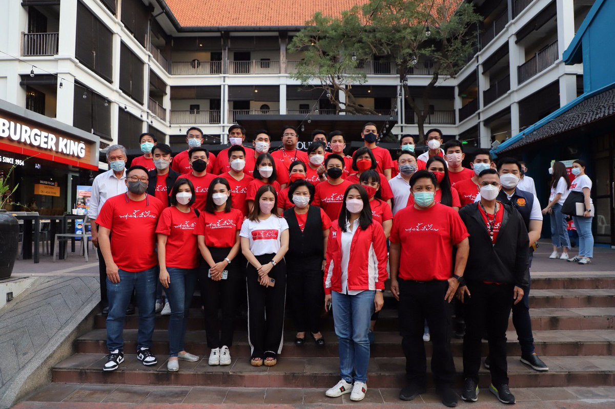 #พรุ่งนี้เพื่อไทย พบปะประชาชน ย่านถนนข้าวสาร แฟนคลับแห่รอเจอ #ธีรรัตน์สำเร็จวาณิชย์ แบบแลนด์สไลด์