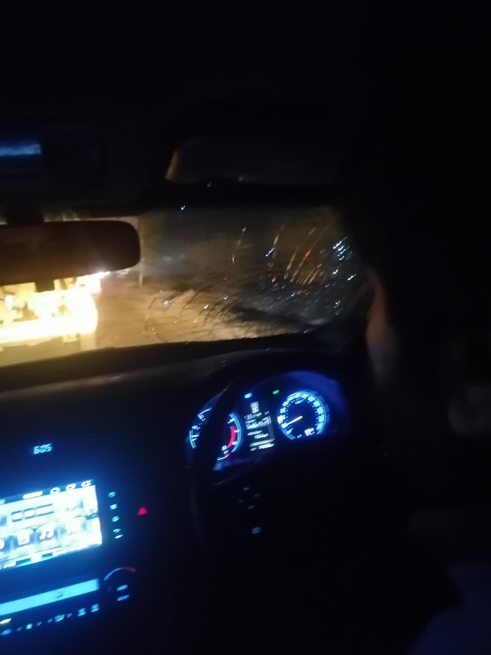 شبلی فراز کی گاڑی پر حملہ