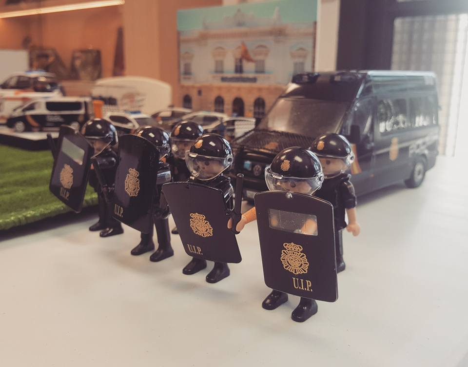 pirugetafe's tweet photo. #huelgadejuguetes Mis juguetes están preparados para que se cumplan los servicios mínimos y juguetes que no quieran secundar la huelga. https://t.co/DQCgoPoLgJ