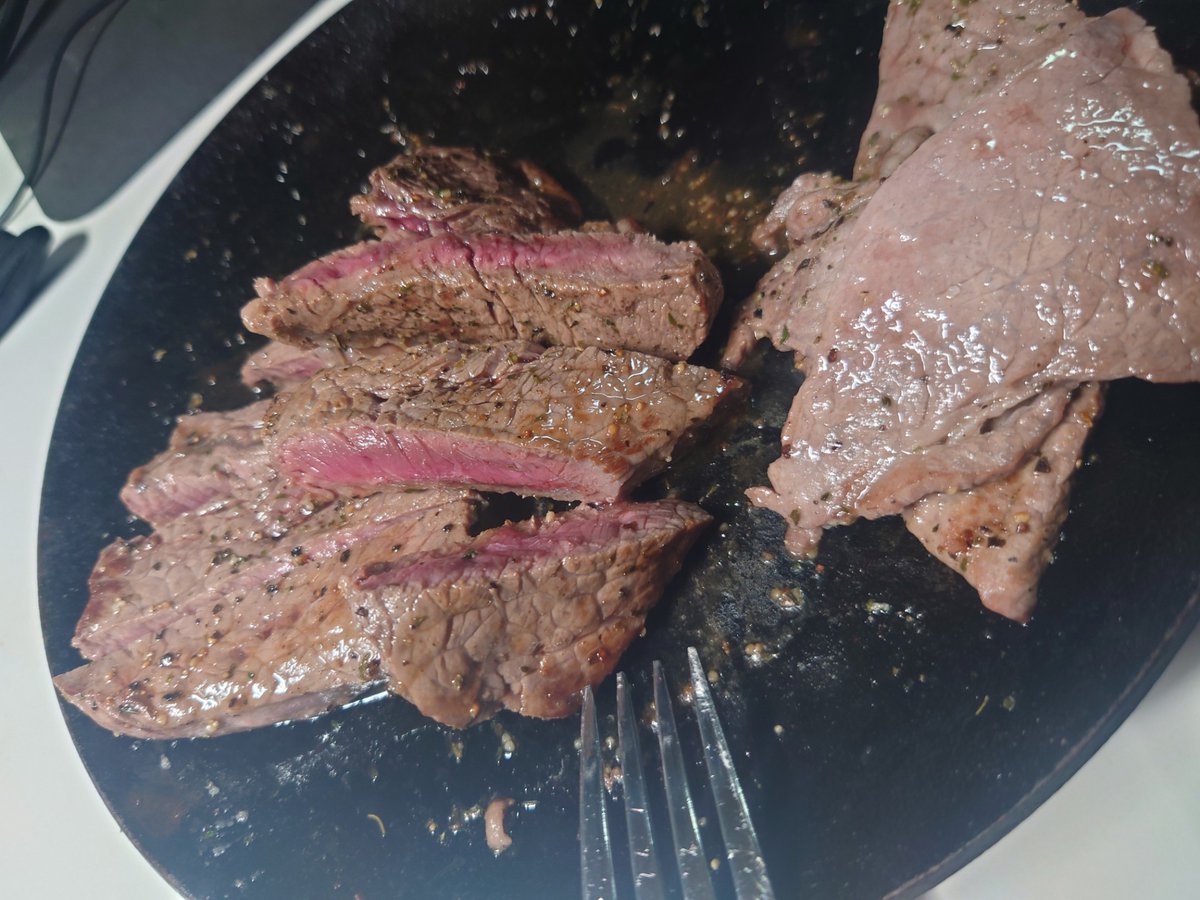 原稿のラストスパートのために肉を焼いた 