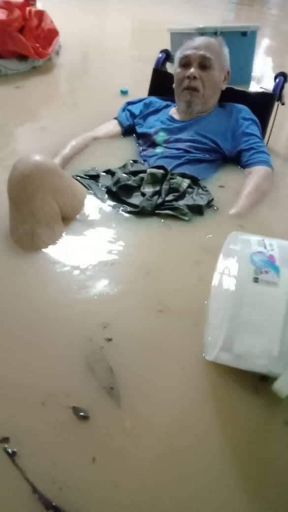 sfi4ns's tweet photo. Banjir parah di Malaysia. 4000 orang dievakuasi. Perlu perhatian Pak @aniesbaswedan. https://t.co/loHHCLqK6t