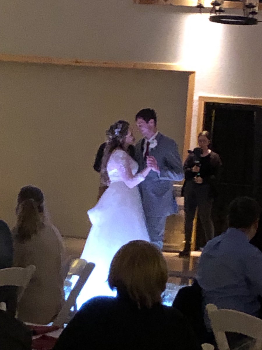 tlauffer22's tweet photo. Emily &amp; Zach 12/18/21 it was perfect in every way 💍💞💍💞 https://t.co/DUFB1Yap2k