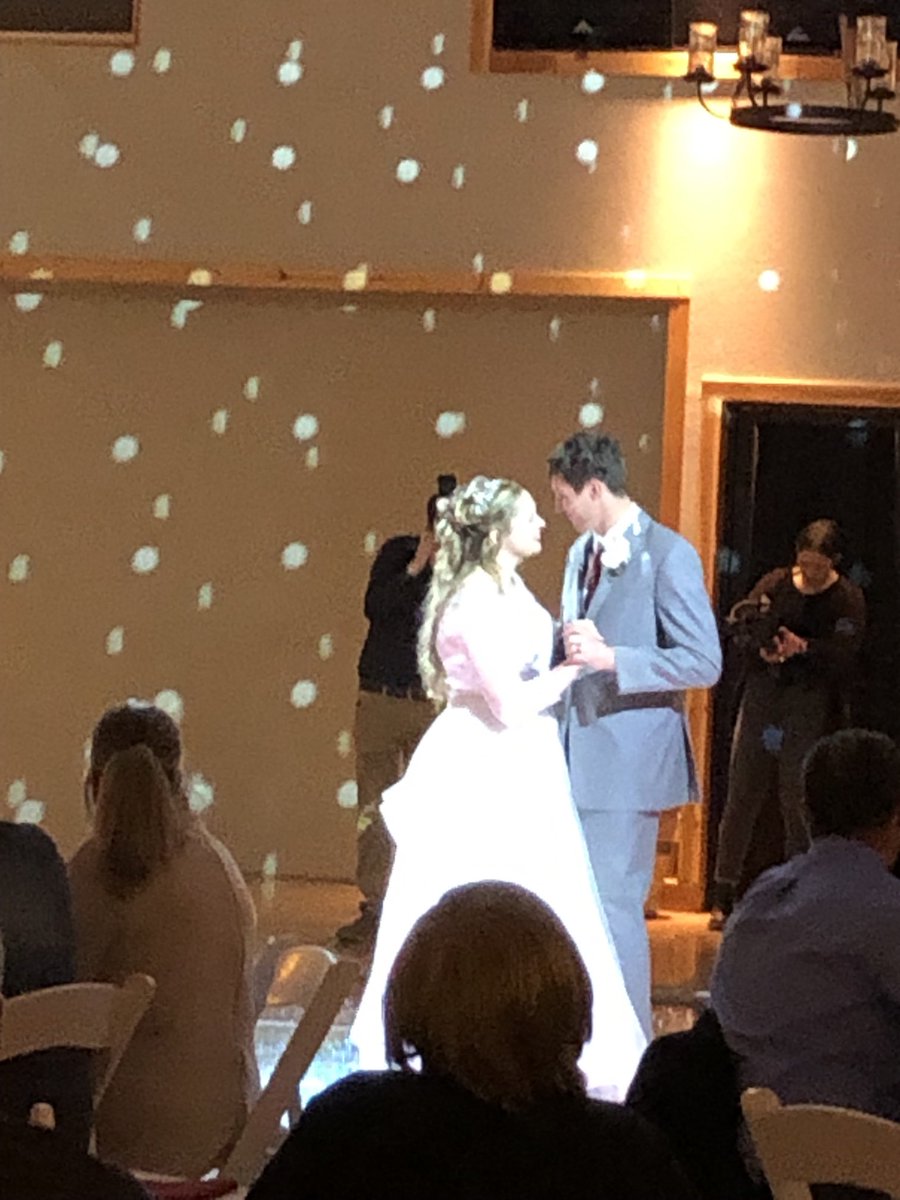 tlauffer22's tweet photo. Emily &amp; Zach 12/18/21 it was perfect in every way 💍💞💍💞 https://t.co/DUFB1Yap2k