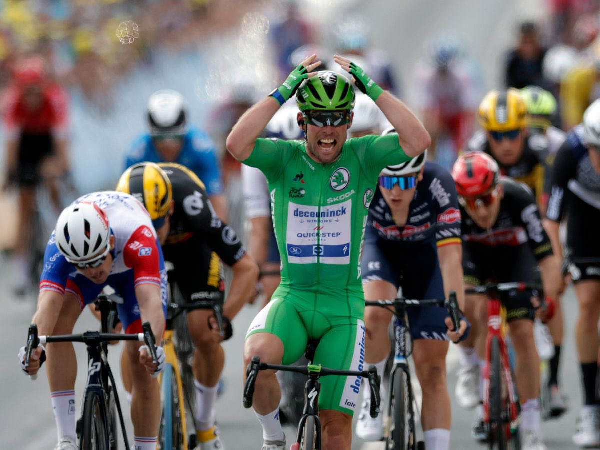 Steve Bree (@stevebree2) on Twitter photo No Mark Cavendish ??…. Quite extraordinary… greatest sporting story of the year by some margin IMHO <a href="/MarkCavendish/">Mark Cavendish</a> #SPOTY No Mark Cavendish ??…. Quite extraordinary… greatest sporting story of the year by some margin IMHO <a href="/MarkCavendish/">Mark Cavendish</a> #SPOTY
