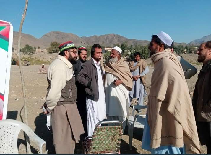 AkhoonSajjad's tweet photo. خیبر ایجنسی تحصیل باڑہ میں پاکستان پیپلز پارٹی تحصیل باڑہ کے امیدوار شیر شاہ آفریدی کے رہائش گاہ سے مختلف پولنگ سٹیشن پر ڈیوٹیاں دینے سے پہلے پی وائی او کے صوبائی انفارمیشن سیکرٹری کے ہمراہ ۔  
🇱🇾✌️ #KPMainTeerChalega 
@BBhuttoZardari @NajmuddinPPP @SamiKhanKp @Zeeshanpsfkp https://t.co/k2og91COwr