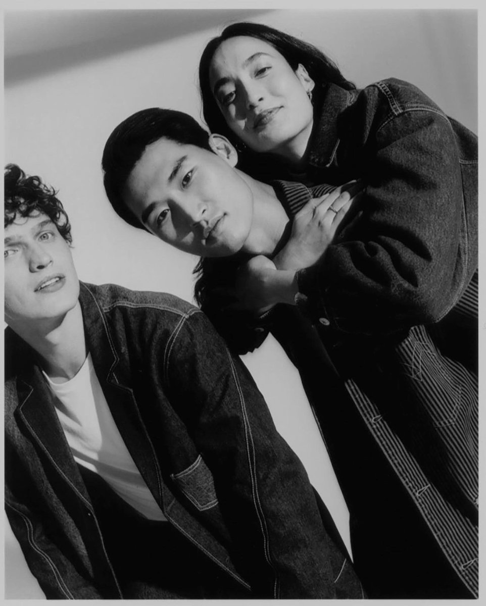 Hanna and the guys for @levis_ita #campaign #fw21
@hannafridh <a href="/arri/">Je suis bien arrié.</a>.jon @jaehyeokdo 
Styled by <a href="/kherlak/">Kherlak</a> @saramencattelli <a href="/gianlucagrechi/">Gianluca Grechi</a> <a href="/rius77/">Andrea Mariniello</a> @pastmattia 
Thanks to @lamu6661 @stefano_tei <a href="/pariniassociati/">pariniassociati</a> 

#levis #denim#fw21#red#campaign#eugeniointini#print#