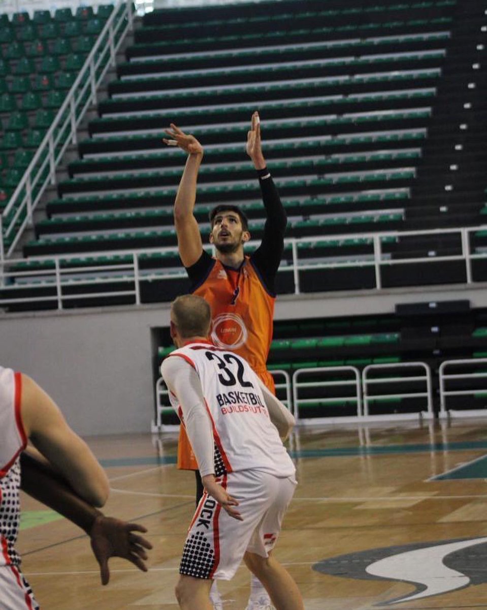 Último partido del 2021 con victoria 🏀🚂
7 wins in a row 🚂🚂 
#vamos