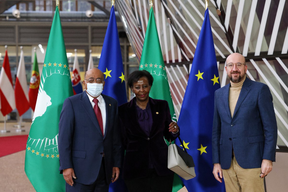 Présents aussi à cette rencontre, les présidents Macky Sall du Sénégal, Paul Kagame du Rwanda, Moussa Faki Mahamat de la commission de l'UA ou encore Louise Mushikiwabo, secrétaire général de l'OIF.