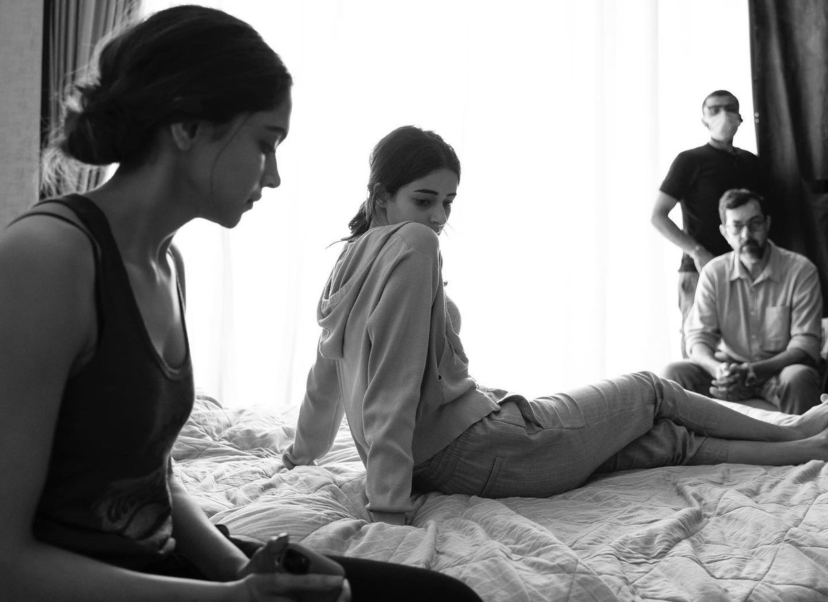 ananyapandayy's tweet image. the experience of this film, the people, all the feelings, every moment - has been nothing short of magic 💕 grateful to be part of it 🙏🏼 We have a super special announcement TOMORROW - stay tuned 🎬✨ @KaranJohar #ApoorvaMehta #ShakunBatra #AjitAndhare @DeepikaPadukone