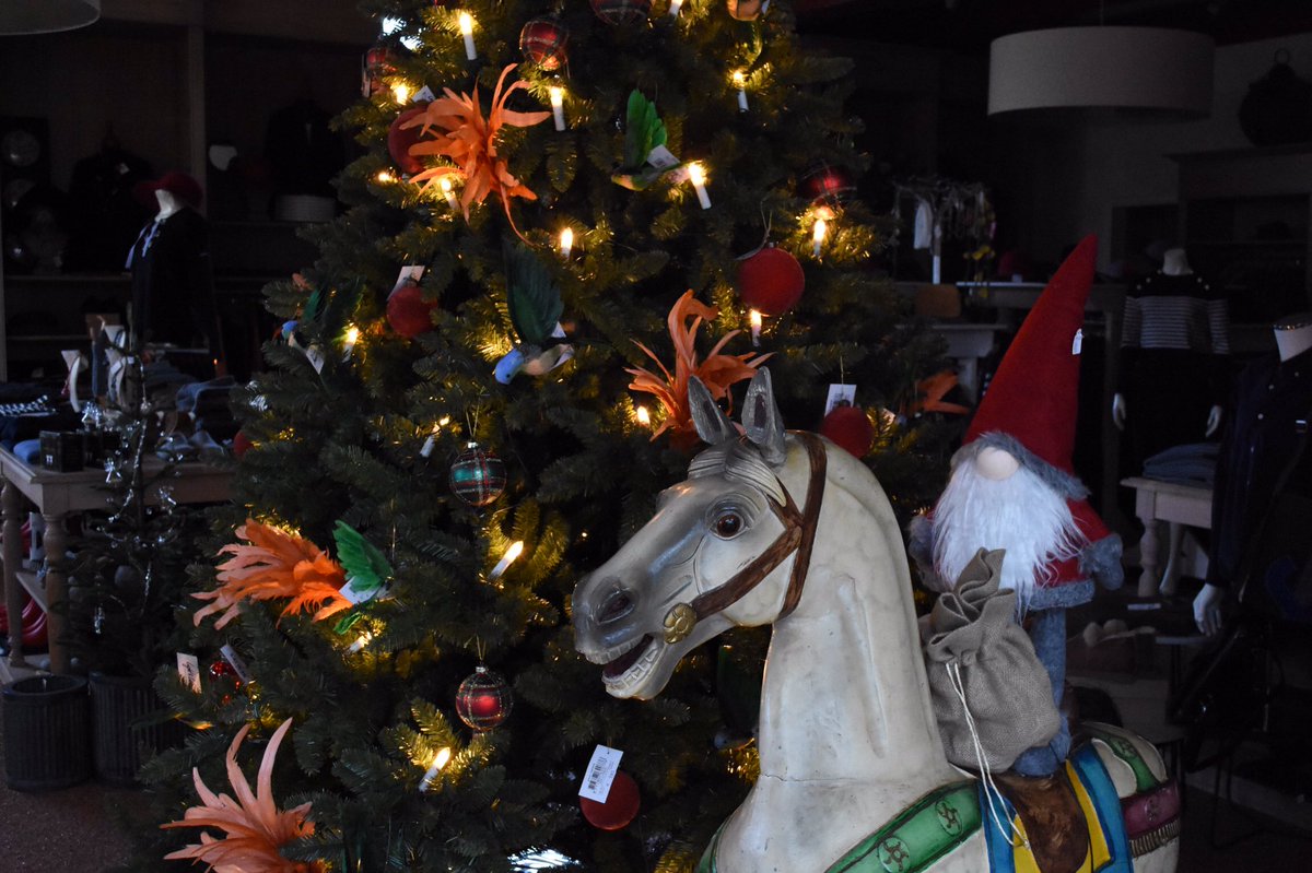 RentmeesterDe's tweet image. Helaas, we moeten weer dicht, maar we blijven aanwezig voor afhalen! We houden contact met jullie via facebook, twitter en onze website. Dus mocht je iets willen kopen, aarzel niet, neem contact met ons op! Wij wensen jullie fijne feestdagen!
#kerst
#lockdown
#ameland