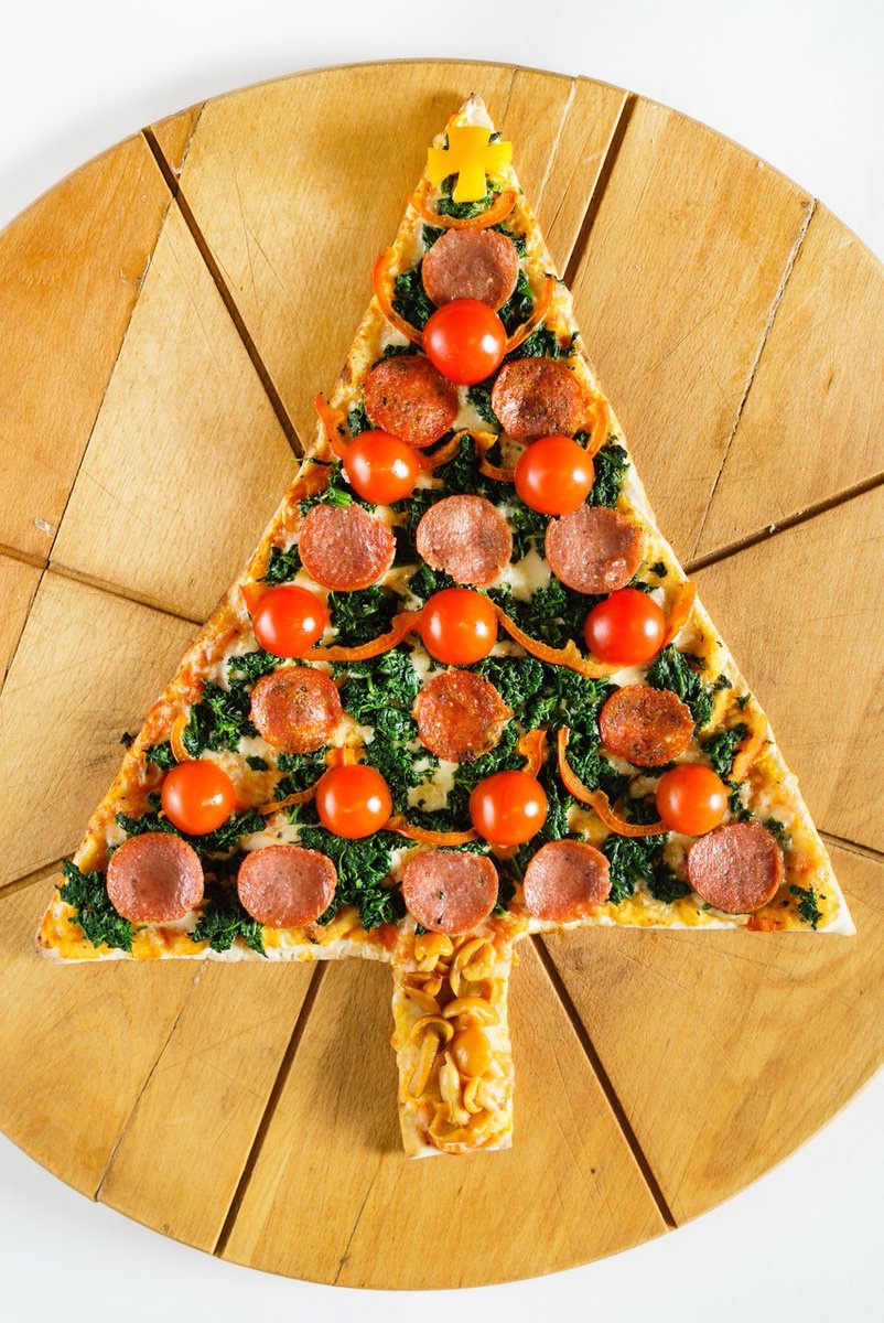 LNEagleWellness's tweet photo. 🎅THANK YOU!🎅…3rd Hr Health class that has spent 1 day a week in Dec. to focus on Wish List Wednesday. Bringing resources for students of Single Moms. Clothes, books, body lotions &amp; makeup. While doing this all of them completed their Nutrition PBL or independent study. #CWP 🍕 https://t.co/81ijX44aKt
