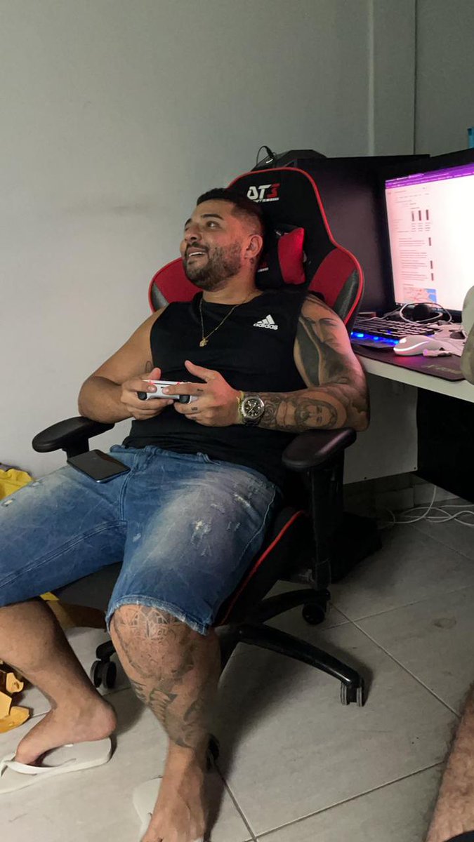 Meu Deus me dar forças pra suporta essa dor , volta pra mim minha vida 😭😭😭😭 você deixou um buraco no meu peito de tanta saudades que vou ficar de você 😭😭😭😭😭😭😭😭😭😭😭😭😭 pic.x.com/FmWxaj0ves