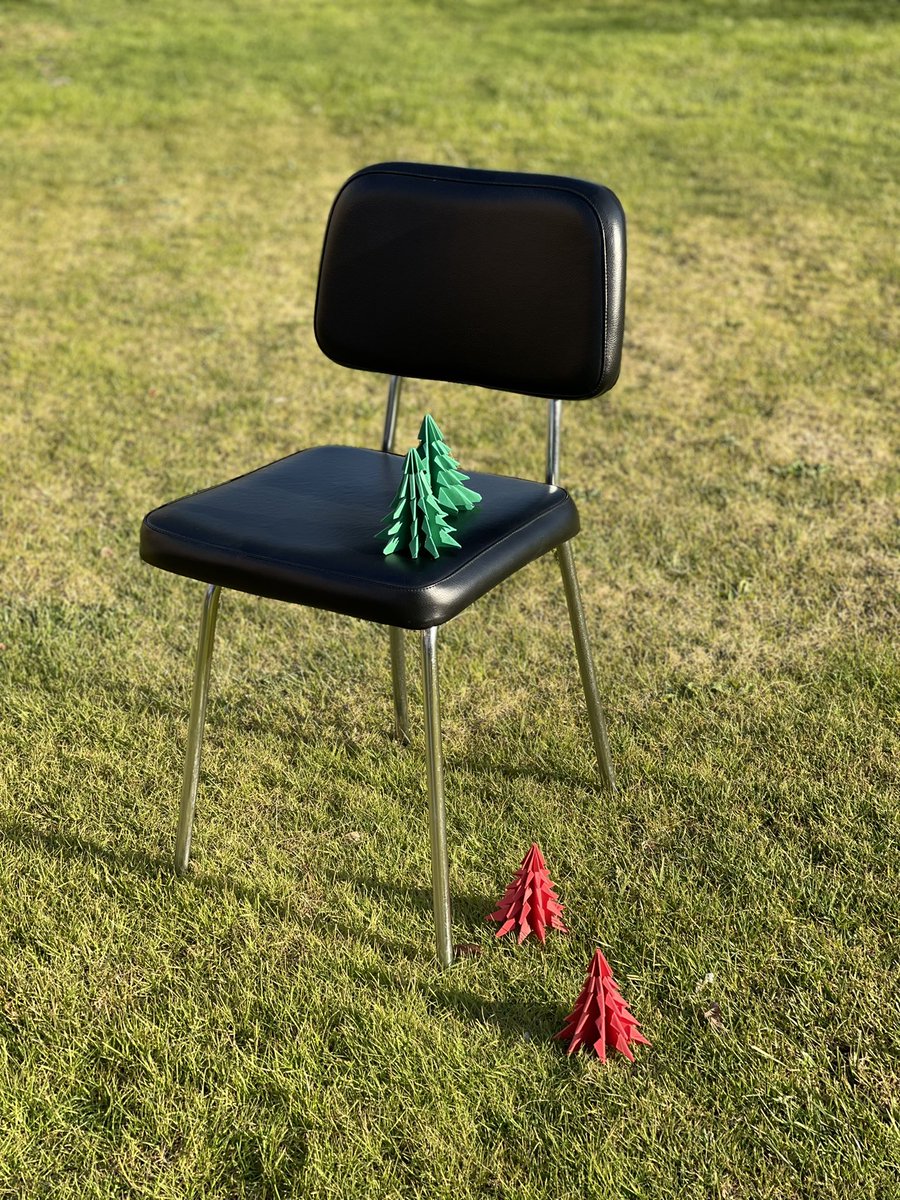 En la anterior sesión de #GrupodeDueloLuciernaga. Trabajamos con la intención de crear una nueva Navidad. “Es Navidad y en la mesa hay una silla vacía” <a href="/felipe_867/">Felipe Villacís Stacey</a> <a href="/crisgreenhill/">CristinaMB</a> <a href="/AlberRlopez/">Alberto Rodríguez</a>