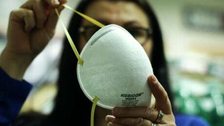 CBCNB's tweet photo. Your baggy mask isn't going to cut it against Omicron, epidemiologist warns: https://t.co/GHsVmRbUrc https://t.co/GIuknfm2Qr