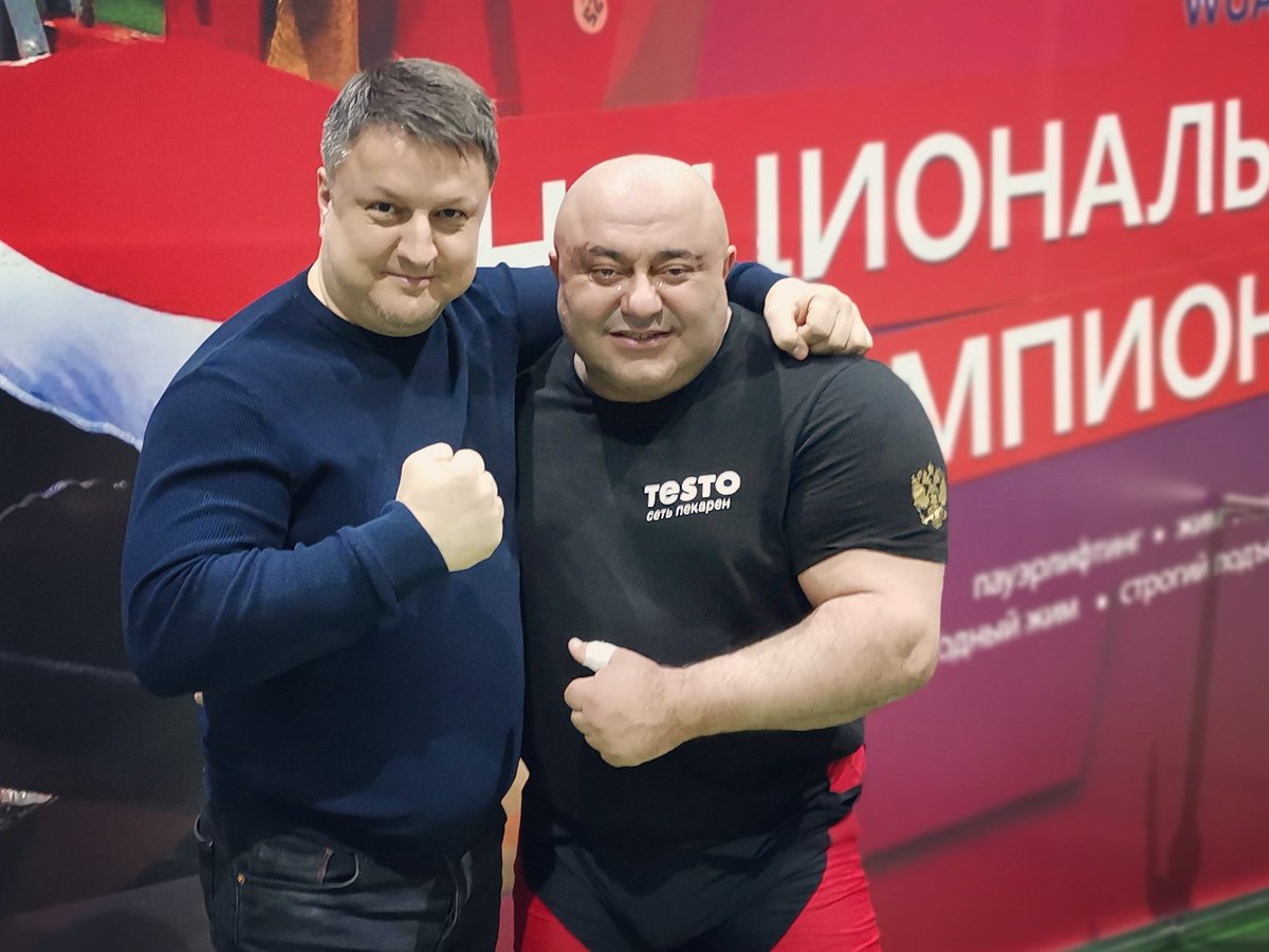🚨 доктор Секлетов 🚨

🔴Не повторять!
🔴Исполнено профессионалами!
🔴Используется страховочное оборудование! 

Смело и безрассудно😎, с риском мгновенно уйти в партер, маячу клешнёй перед лицом 10кратного чемпиона мира по жиму лёжа Эмина Мамедова

#докторСеклетов #тольятти