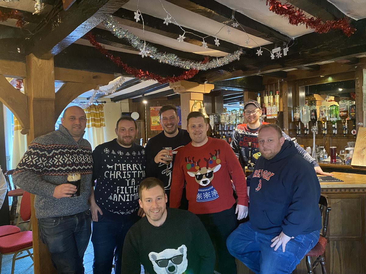 TrefegFc's tweet photo. Christmas greeting from Red Lion Trefeglwys 🌲 🍺 https://t.co/Cwef3hgyNm
