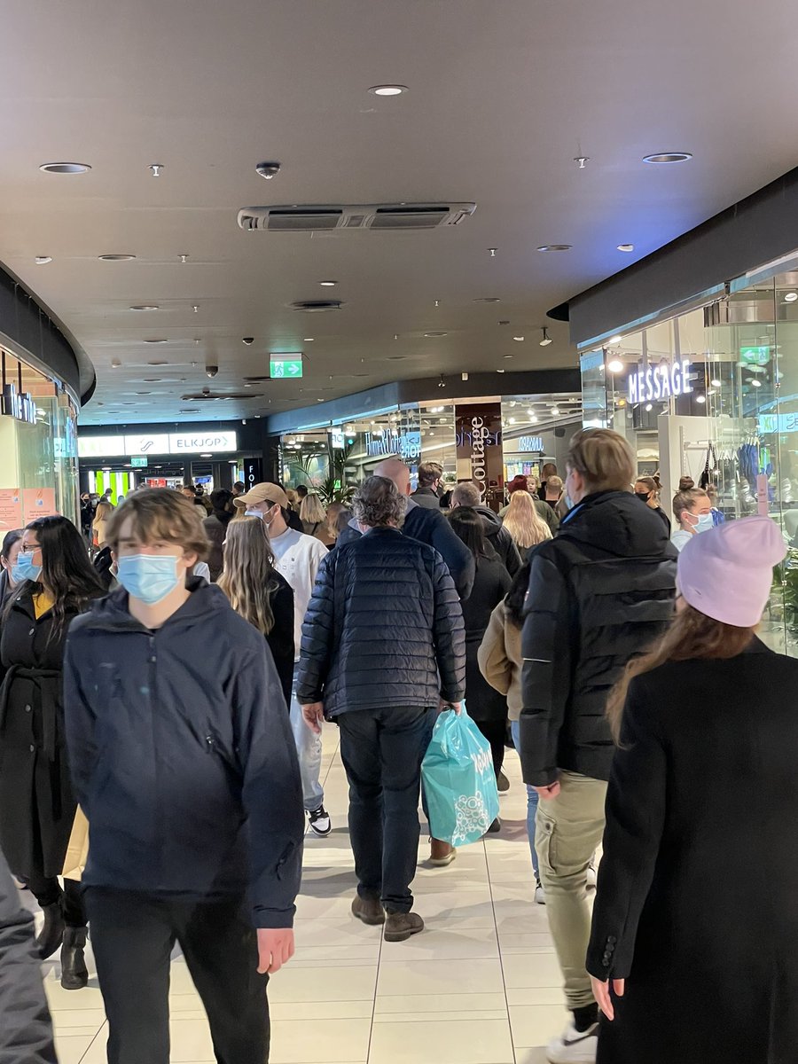 Smoothedan's tweet photo. Men vin til maten går ikke! 🇳🇴🎅🏻 https://t.co/jPzJejjcEm