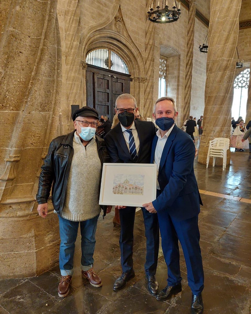 🔵 #Tradiciones | <a href="/ballester_santi/">Santi Ballester</a> en la Gala #premiosSXM21 de la agrupación @seuxereamercat. 🔥

➡️ Enhorabuena a Antonio Zárate-premio Seu, @casacaridadong- premio Xerea, #elturistafallero - premio Mercat