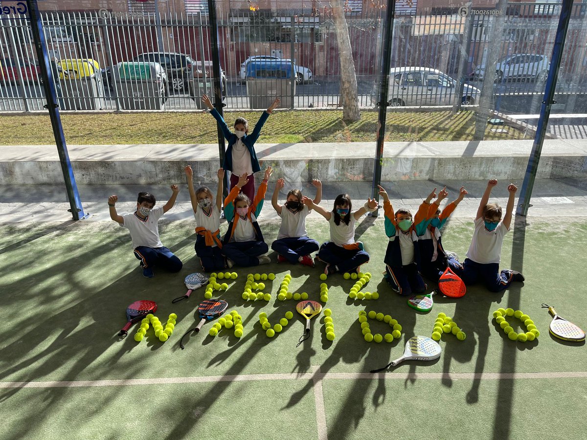 GSDcdeportivo's tweet photo. Éxito rotundo de participación en nuestro I Torneo solidario de pádel @GSDcdeportivo #Alcalá @weplaypadel. 1200€ para apadrinar a 3 alumnos de @gredossandiego École internationale au Cameroon gracias a @fundaciongsd
Muchas gracias a todos por vuestra ayuda y Feliz Navidad! https://t.co/jkoBSJB1Lx