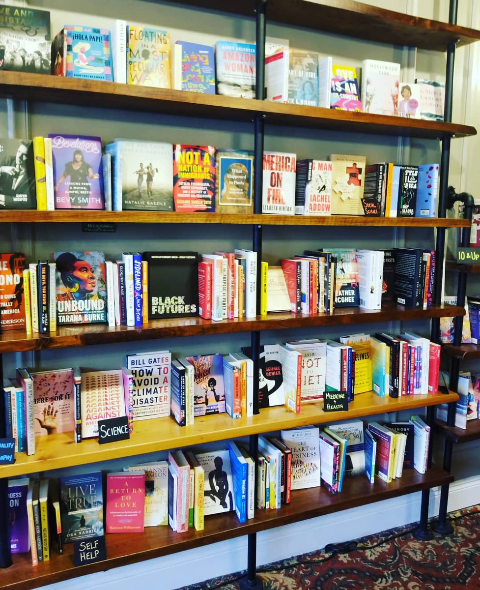 BarkingGooseBar's tweet photo. 50% off all in stock books! Vendor Fair today 12-4pm! Finish up your holiday shopping and grab a beer! #barkinggoose #bookbar #newburgh #shoplocal #hudsonvalley #eatsipandread #indiebookstore #craftbeer #wine #thefriesareprettygoodhere #supportlocalbusiness https://t.co/vvWGfxI05I