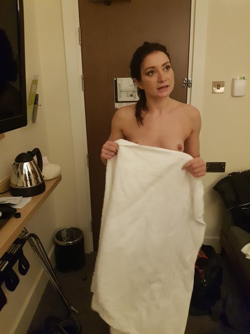 Some behind the scenes pics from my shoot with valentina Bianco https://t.co/OCVo3LmsvU<a href="/tag/snapawards"class="tags"><span>#snapawards</span></a>