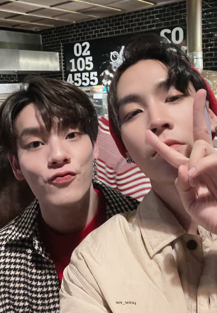 noy_noy24's tweet image. โลกใบนี้มีแค่เราสองคน💜💙 @KiimMon @CTR2DAB #ขุณขิมมอญ #CTRPANUWAT #GenYXmasParty