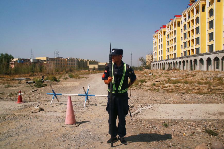 KenRoth's tweet photo. The top human rights news in 2021 included:
1. Israel's apartheid.
2. Philippine Pres Duterte's "drug war" executions.
3. China's mass detention of Uyghur Muslims in Xinjiang.
4. Taliban attack on women's rights. 
5. Massacres in Ethiopia's Tigray region. https://t.co/IyFxQVtpXq https://t.co/CiaqFfiwbd