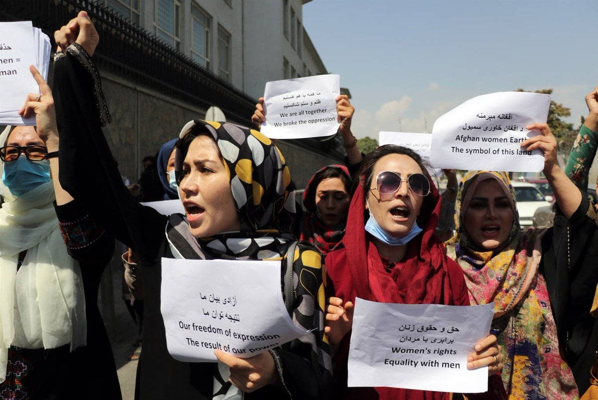 KenRoth's tweet photo. The top human rights news in 2021 included:
1. Israel's apartheid.
2. Philippine Pres Duterte's "drug war" executions.
3. China's mass detention of Uyghur Muslims in Xinjiang.
4. Taliban attack on women's rights. 
5. Massacres in Ethiopia's Tigray region. https://t.co/IyFxQVtpXq https://t.co/CiaqFfiwbd