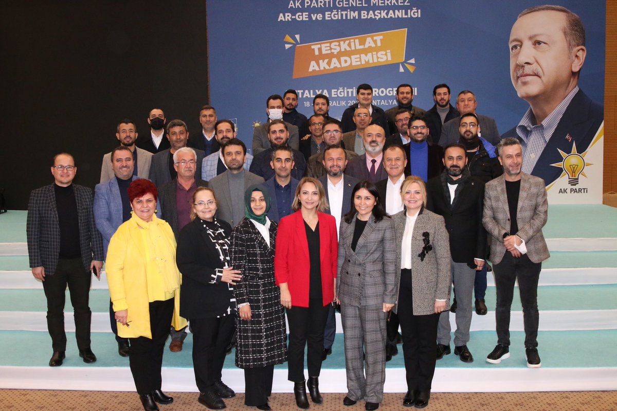 İki gün süren ‘Teşkilat Akademisi’ eğitim programımızı
tamamladık. Birbirinden değerli isimlerin katıldığı, teşkilatlarımız adına güzel bir deneyim olan bu programa katılan tüm dava arkadaşlarıma şükranlarımı sunuyorum.