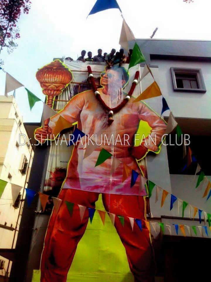 ShivaaSamrajya's tweet photo. #Vajrakaya in Shivamogga🔥

#Shivanna @NimmaShivanna 
@NimmaAHarsha @JayannaFilms https://t.co/zPJdB3J6ET